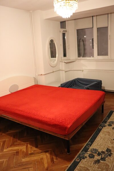 Unirii, rond Libertatii, 3 camere decomandat, 98 mp, 2 bai.