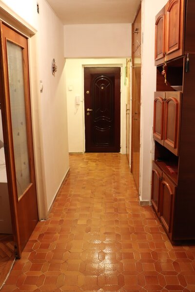 Unirii, rond Libertatii, 3 camere decomandat, 98 mp, 2 bai.