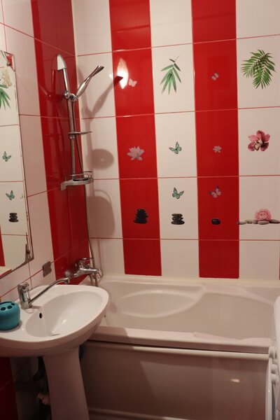 Unirii, rond Libertatii, 3 camere decomandat, 98 mp, 2 bai.