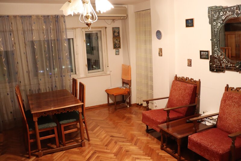 Unirii, rond Libertatii, 3 camere decomandat, 98 mp, 2 bai.